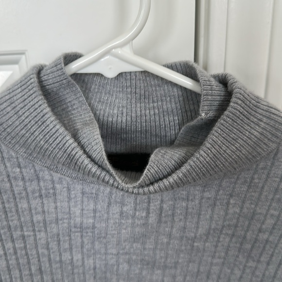 Gray Ribbed Turtleneck wool Sweater - Picture 2 of 5